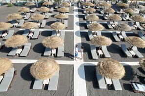 Playa privada, tumbonas, sombrillas y toallas de playa