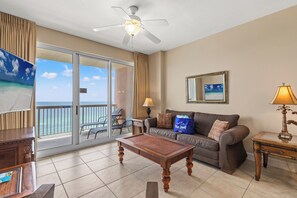 Condo, várias camas, sacada, vista para o oceano | Área de estar | TV 40 polegadas com canais digitais