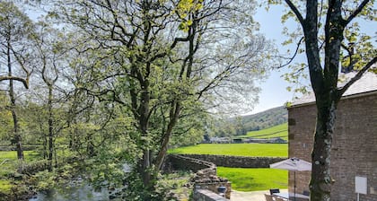 Brontë Cottage - 3 Bedroom Riverside Cottage. Sedbergh 4 Miles.