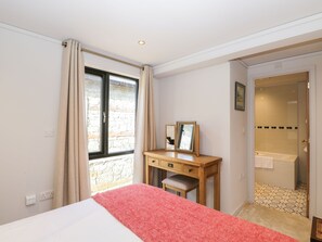 2 bedrooms, individually decorated, individually furnished, free WiFi