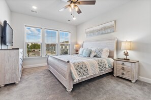 4 bedrooms, desk, iron/ironing board, WiFi