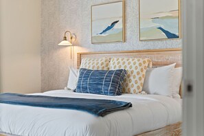 3 slaapkamers, een strijkplank/strijkijzer, reisbedje, gratis wifi