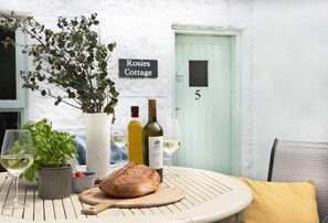 Outdoor dining - Rosie's Cottage is just a brief walk from the renowned harbourside of Mousehole and its charming atm (Mousehole)