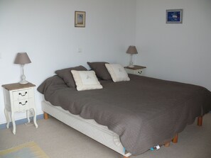 3 slaapkamers, een bureau, een strijkplank/strijkijzer, gratis wifi