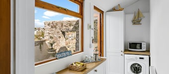 Bay Cottage - A delightful home in the heart of Brixham, within easy walking distance of the harbou