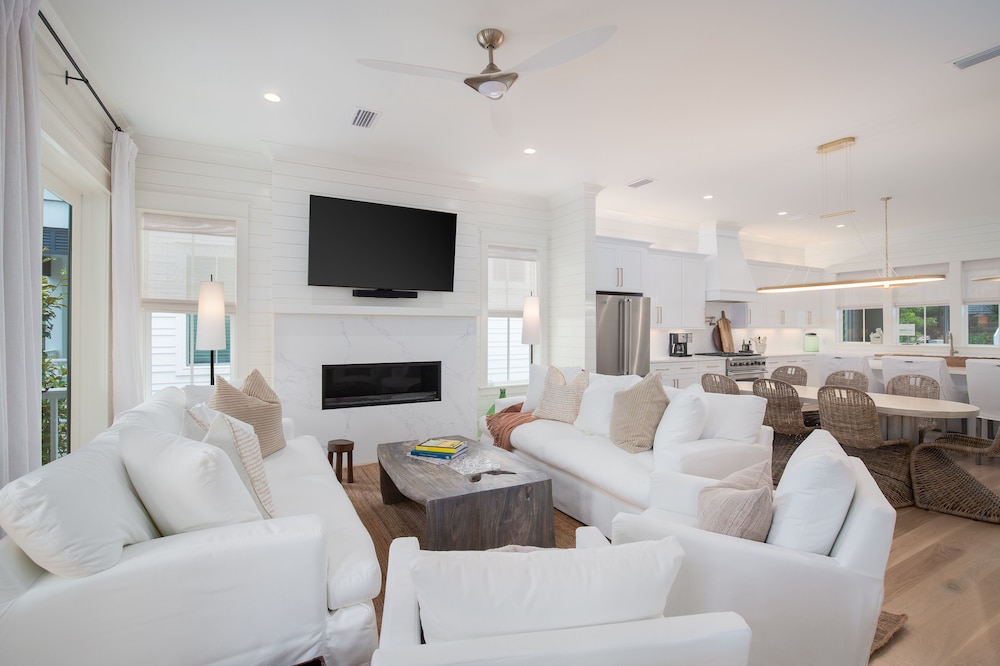20% Off Stays Til 12/22 "Over the Moon" 30A Home w/ Golf Cart & Elevator