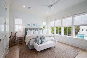 5 bedrooms, desk, iron/ironing board, travel cot