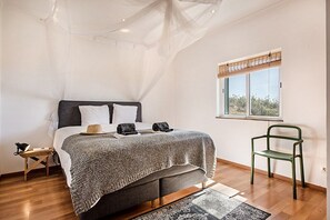 3 chambres, fer et planche à repasser, Wi-Fi gratuit, draps fournis