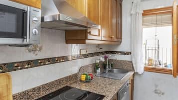 Réfrigérateur, micro-ondes, four, lave-vaisselle