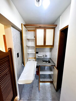 Apartment | Bathroom | Hair dryer, bidet, towels