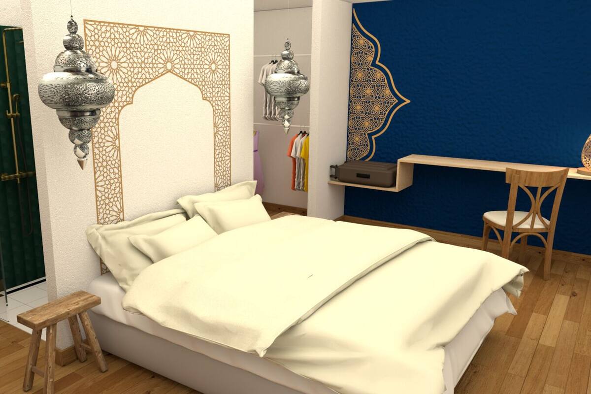 Ein Schlafzimmer mit einem Bett, einer Holzbank, einem Kleiderschrank und einer Pendelleuchte.