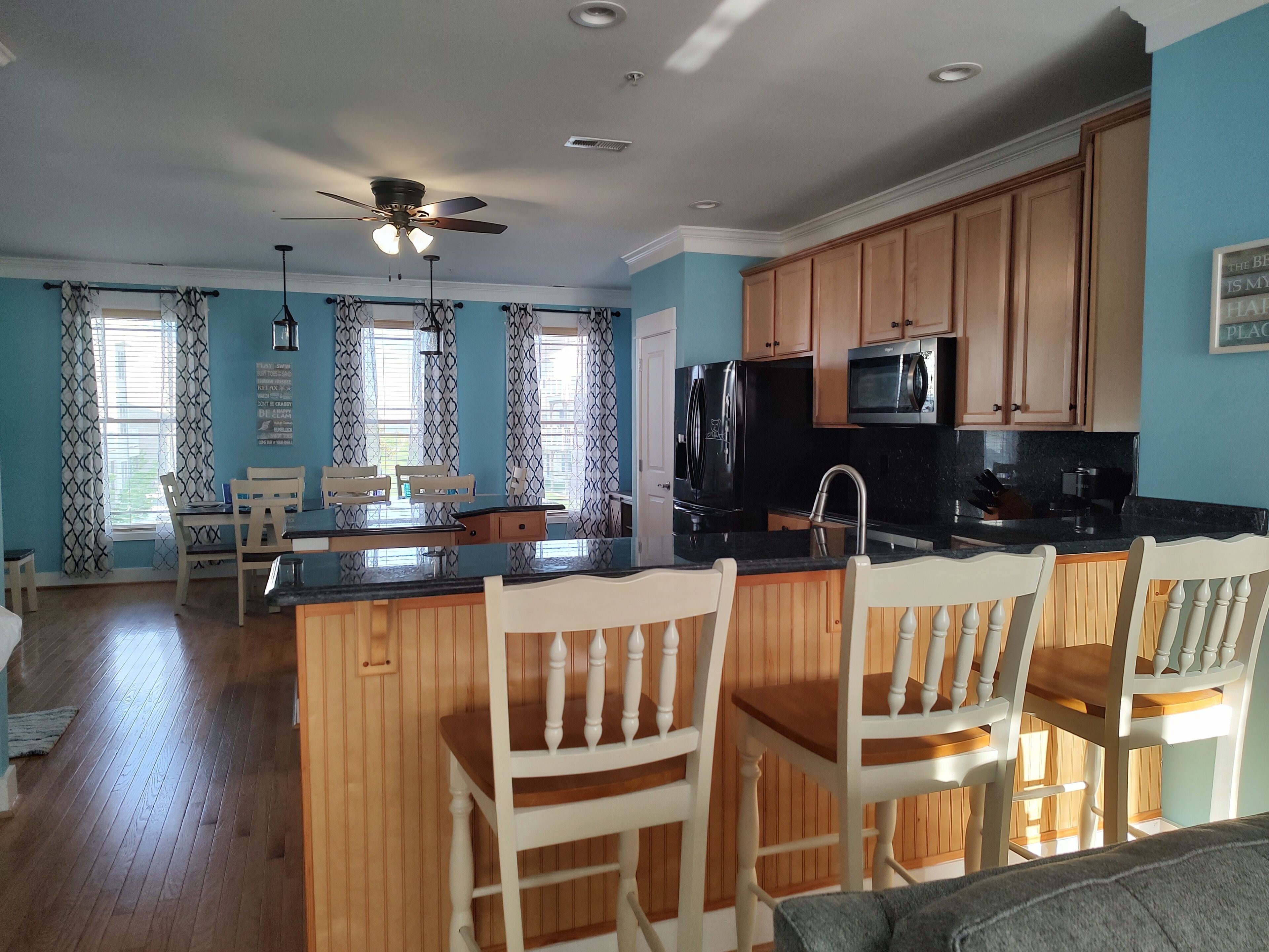 NEW LISTING Renovated 4 Bedroom Townhome West OC Pool Sleeps 10