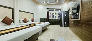 Luxury Quadruple Room | Soundproofing - Hotel Prabhat Palace (Kota)