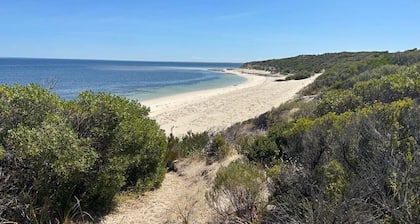 Pukeko - Short walk to beach. Off peak special!