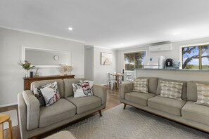 Smart TV, table tennis, stereo