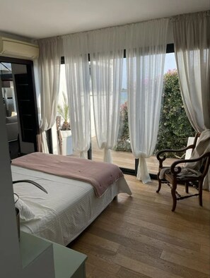 2 bedrooms, iron/ironing board, travel cot, free WiFi