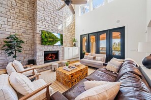 Smart TV, fireplace, books, offices