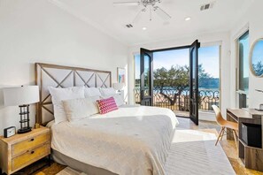 6 dormitorios, escritorio, tabla de planchar con plancha y cuna de viaje