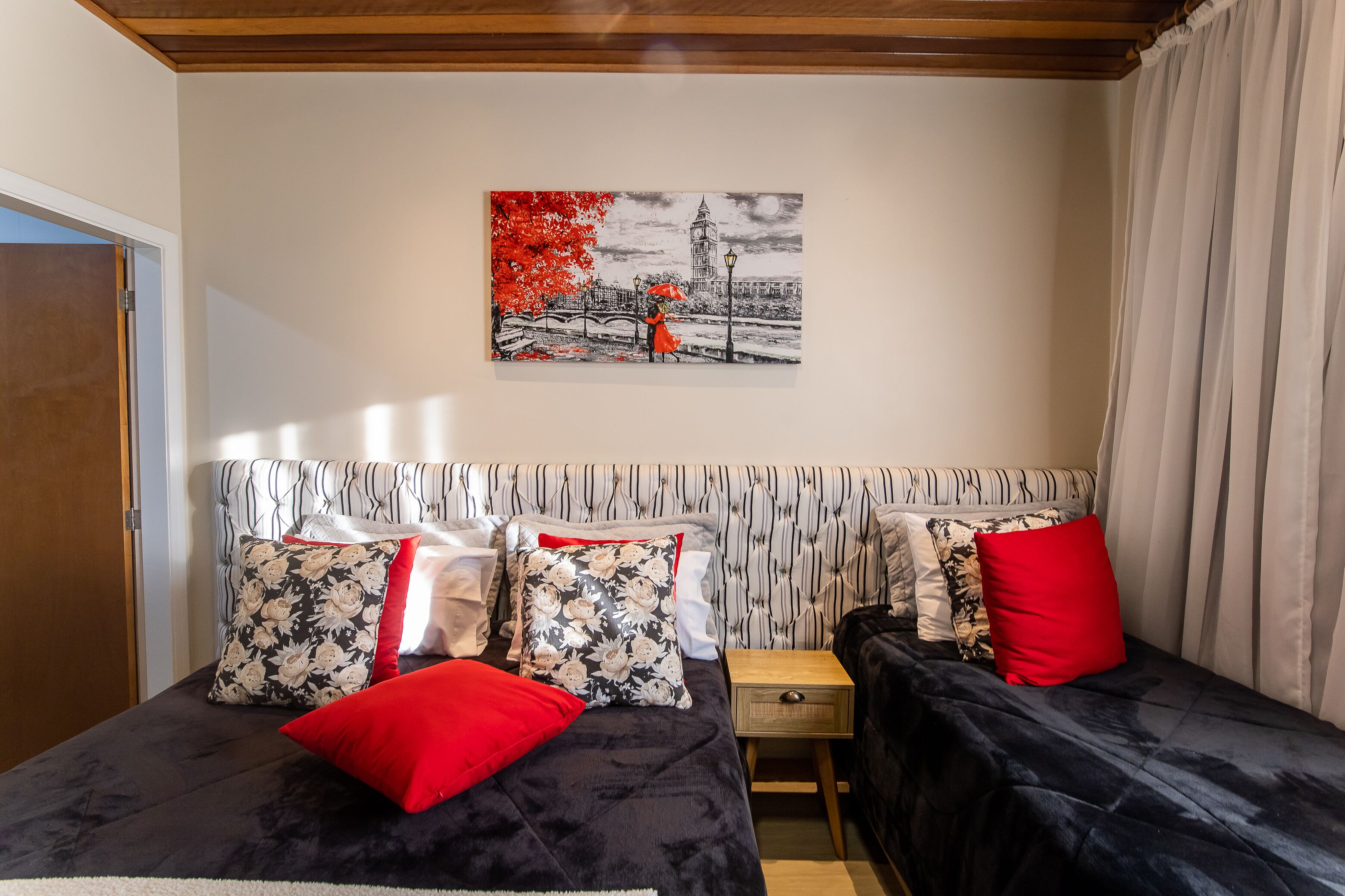 Quarto luxo, 2 quartos | Roupas de cama premium, quartos à prova de som, Wi-Fi de cortesia