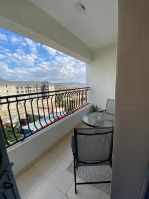 Apartment, 2 Bedrooms | Balkoni