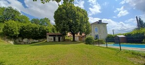 Exterior - Charming Maison de Maitre with pool near Saint-Emilion, Cognac and Bordeaux! (Bonnes)