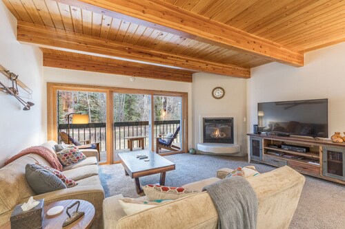 Riverside D3 | Skiing, River Views & Trails at Your Door