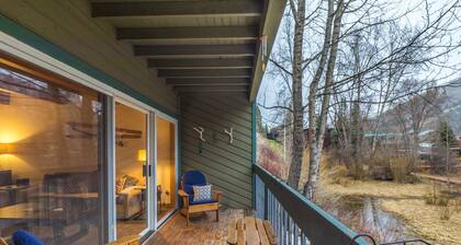 Two Bedroom Riverside Condo in Town Walk to Gondola ,Main Street and Trails