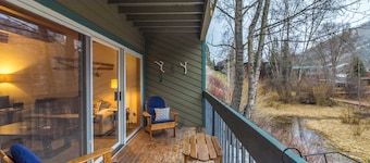 Two Bedroom Riverside Condo in Town Walk to Gondola ,Main Street and Trails