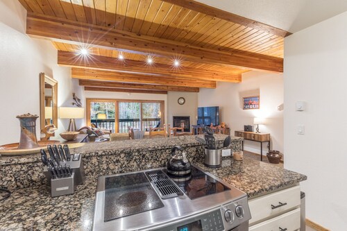 Riverside D3 | Skiing, River Views & Trails at Your Door