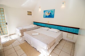 Chalé Triplo | 1 bedroom, bed sheets - Pousada Infinito Absoluto  (Olímpia)