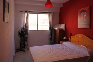 2 عدّة غرف نوم وواي فاي وملاءات أسرّة