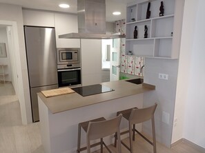 Køleskab, mikrobølgeovn, ovn, opvaskemaskine