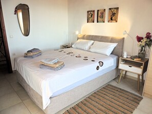 3 chambres, fer et planche à repasser, lit de bébé portatif