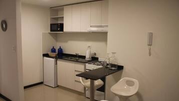City Apartment | Private kitchen | Microwave, oven, cookware/dishes/utensils