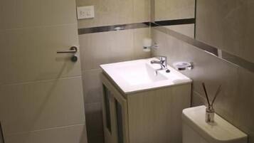 City Apartment | Bathroom