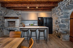 Fridge, microwave, oven, dishwasher - Charming Villa Perina with private heated pool (Tugare)