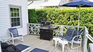 A deck with a grill, chairs, and a table. - Comfortable Home 3 blocks from the beach at the Jersey Shore (Belmar, North end) (Belmar)