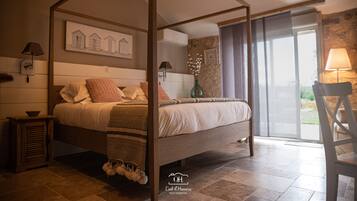 4 chambres, bureau, fer et planche à repasser, lit parapluie