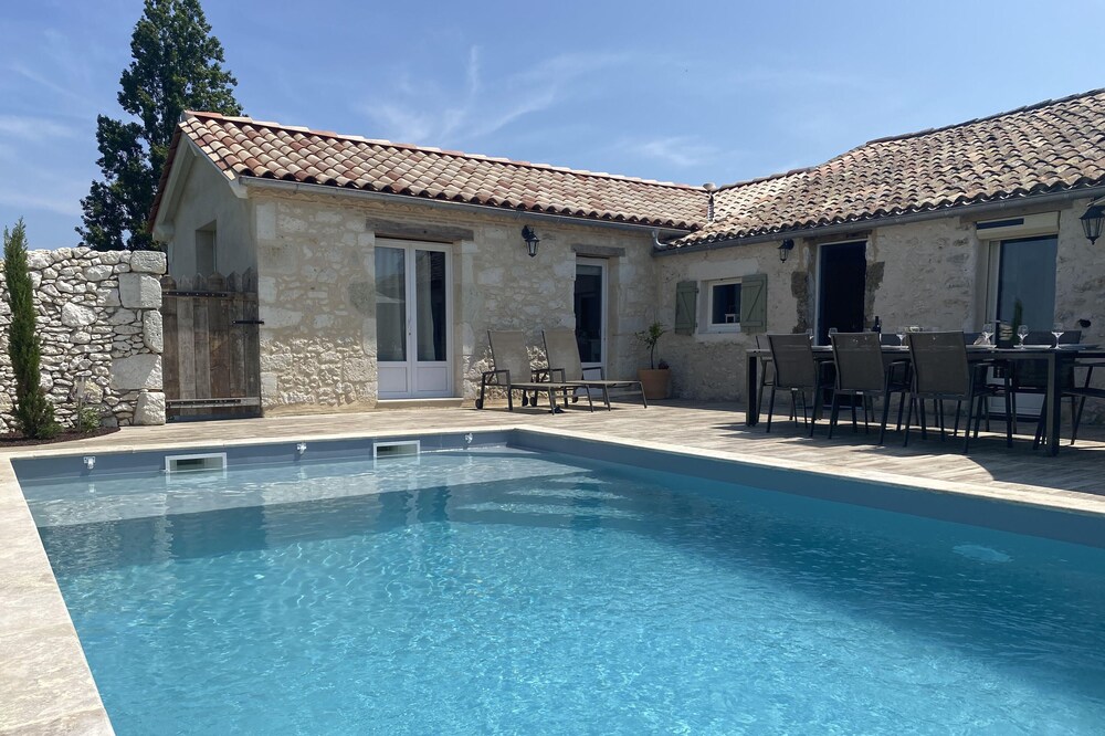 Luxury stone house with view and heated pool