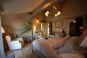 4 bedrooms, desk, iron/ironing board, travel crib