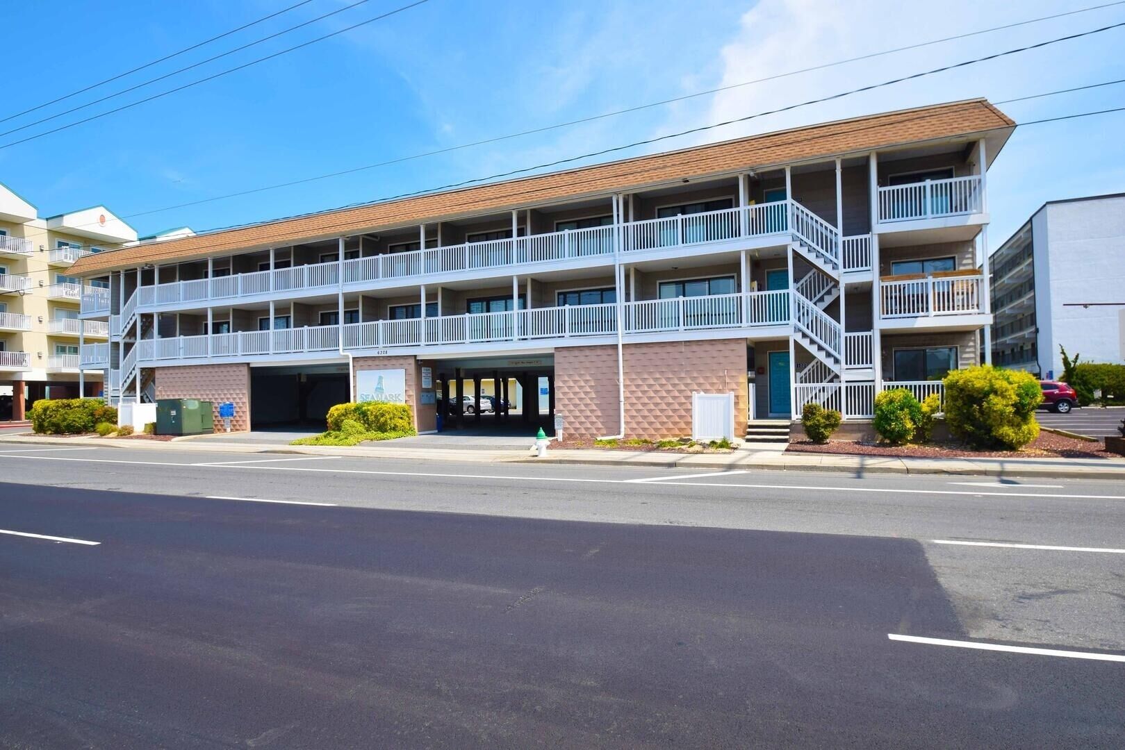 Sea Mark 308 1 Bedroom Condo by Redawning