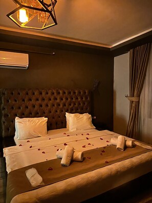 Premium bedding, minibar, desk, laptop workspace - Grandmer Suit Otel (Mezitli)