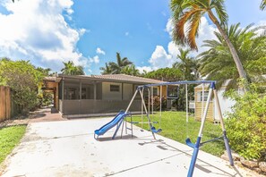 House, 3 Bedrooms | Exterior