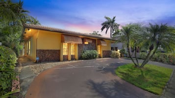 House, 3 Bedrooms | Exterior