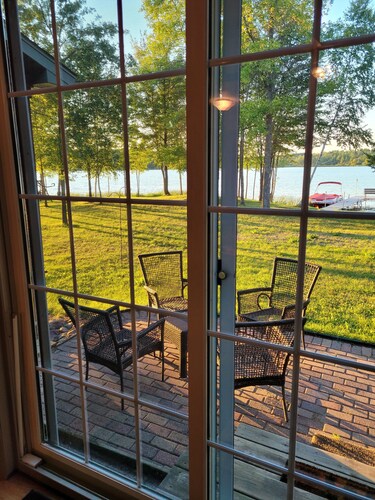 Lucky Charlie Lodge 3 Bedroom Home by RedAwning