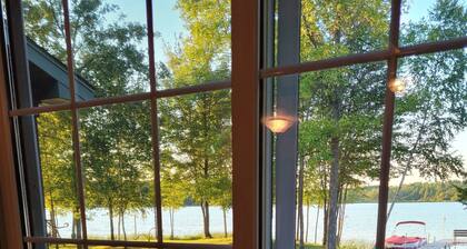 Lucky Charlie Lodge 3 Bedroom Home by RedAwning