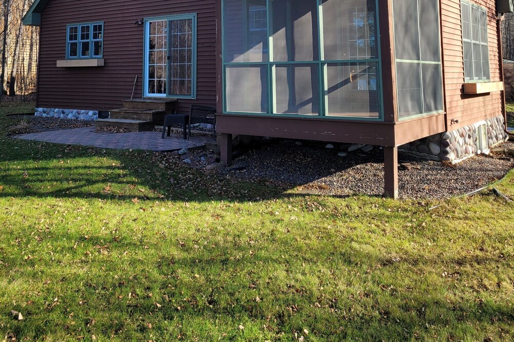 Lucky Charlie Lodge 3 Bedroom Home by Redawning