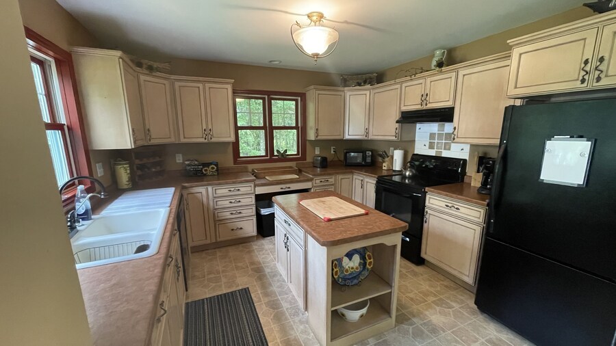 Lucky Charlie Lodge 3 Bedroom Home by Redawning