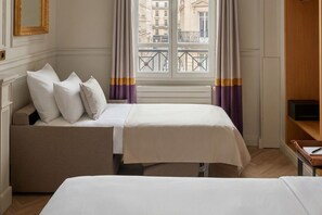 2 chambres, bureau, fer et planche à repasser, lit parapluie