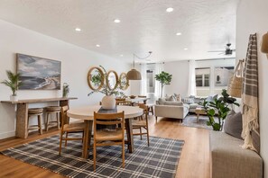 Dining - Experience Utah at the Lake House: Desert Color Lagoon + Beaches (St George)